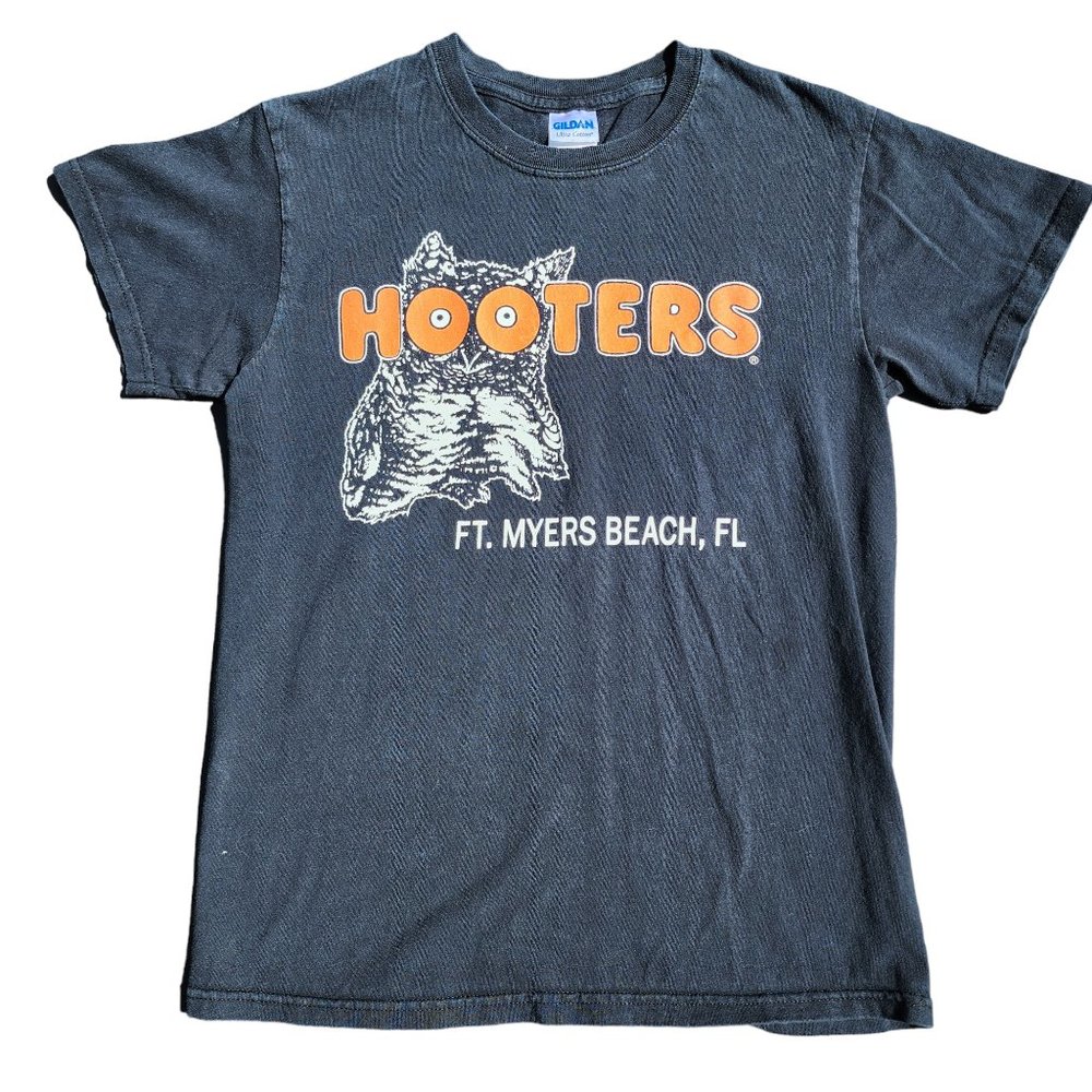 Hooters Delightfully Tacky Ft. Meyers Beach Florida T-Shirt Size Small Black